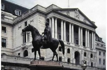英央行启动七年来首次降息 利率已至历史低点