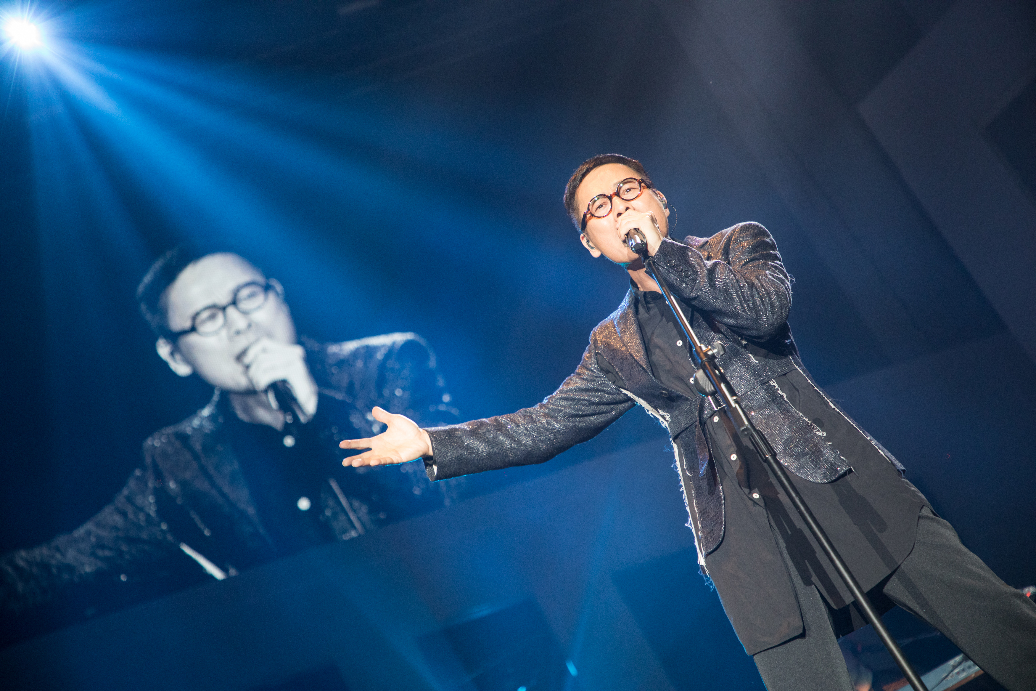 罗大佑深圳演唱会三度返场求放过