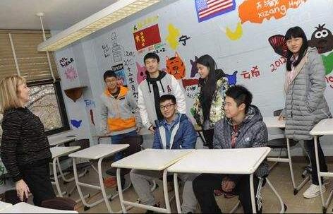 华裔导演拍摄在美中国小留学生纪录片 关注“降落伞学生”