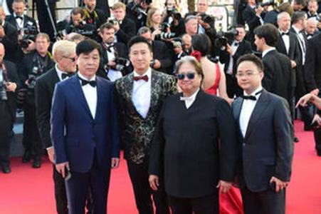 洪金宝父子现身戛纳 看好动作科幻影片